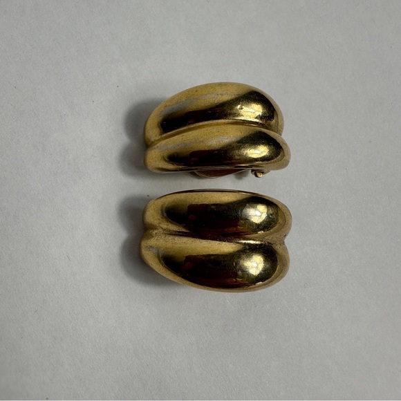 Vintage Givenchy Clip-On Gold Earrings - Picture 3 of 4